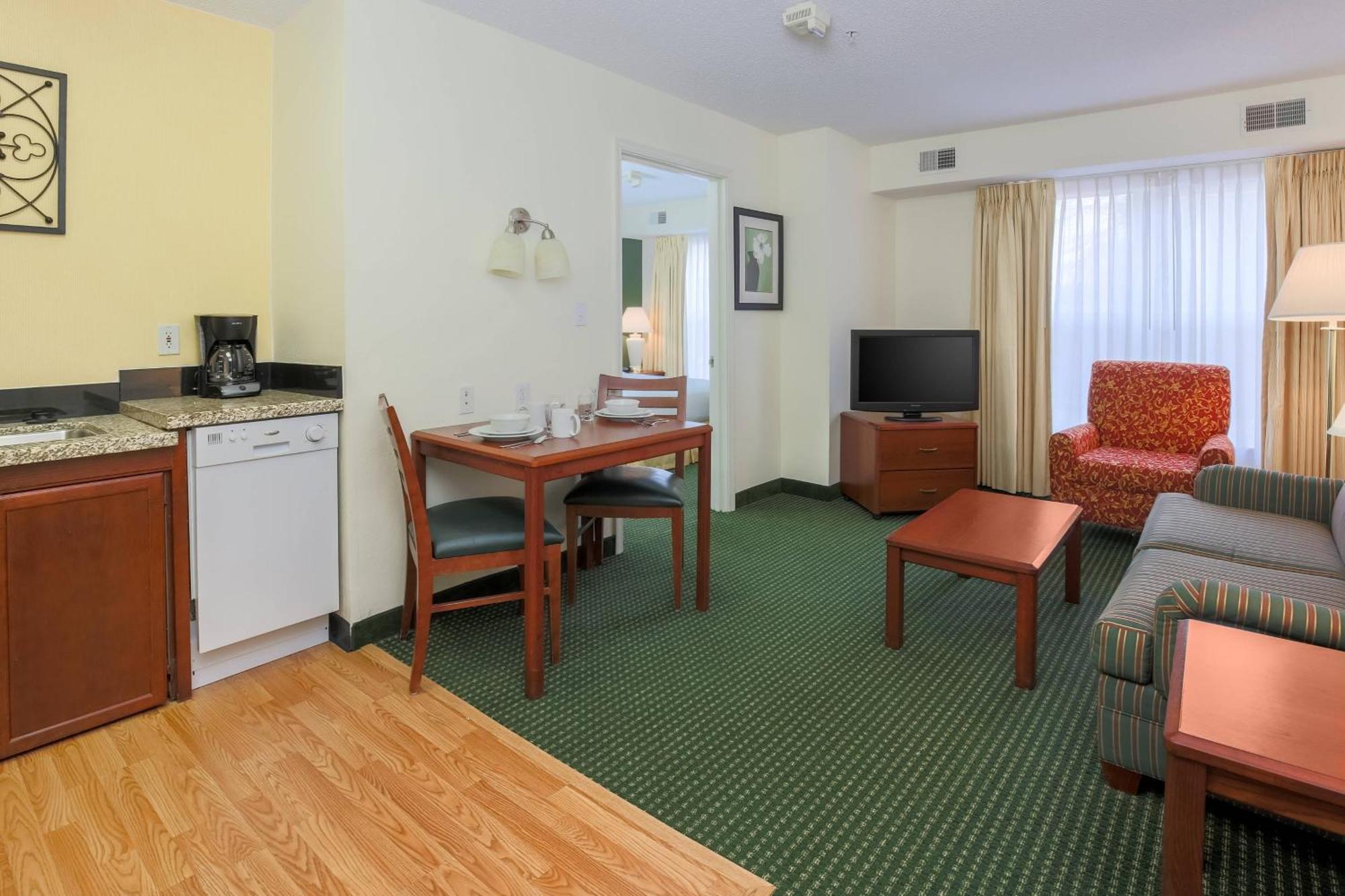 Hotel By Marriott South Oklahoma City